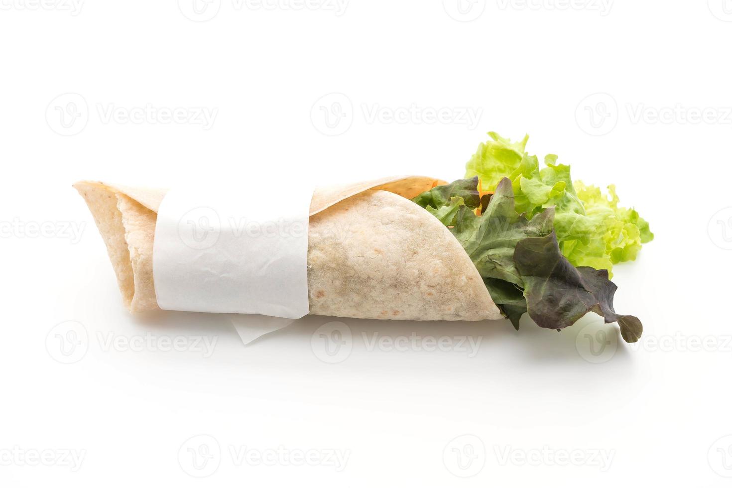 wrap salade roll op witte achtergrond foto