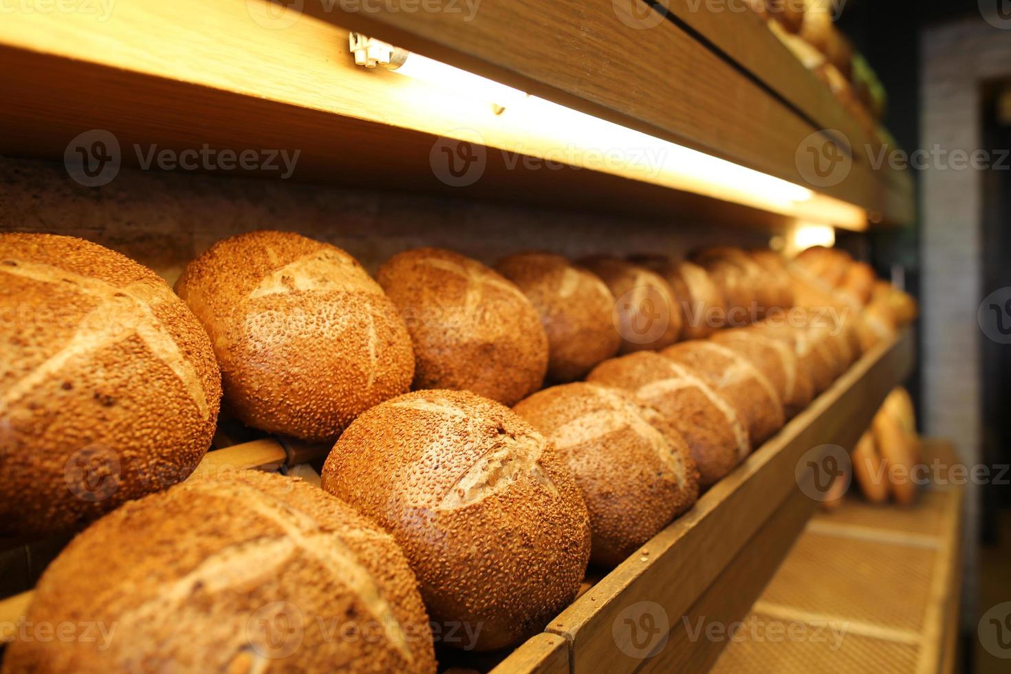gebakken walnotenbrood, bloemige producten, bakkerij en bakkerij foto