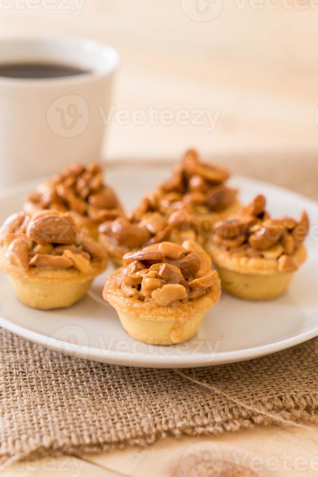 toffee cupcake met koffie op tafel foto