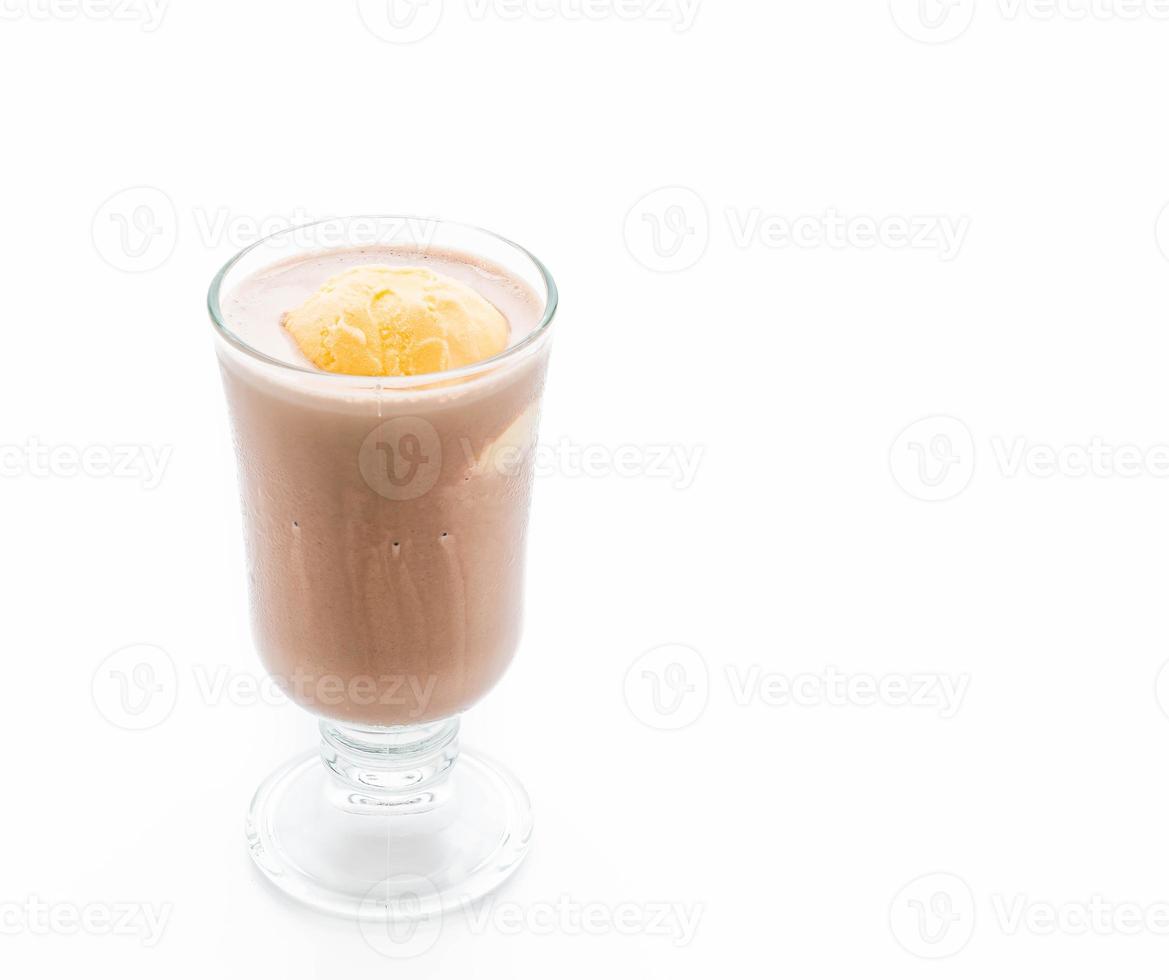 chocolade frappe met vanille ijs erop foto