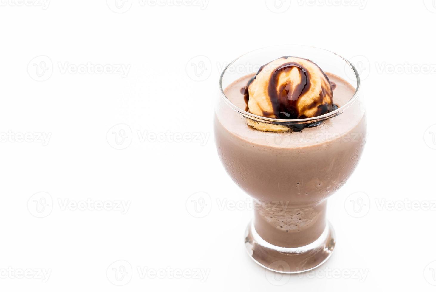 chocolade frappe met vanille ijs erop foto