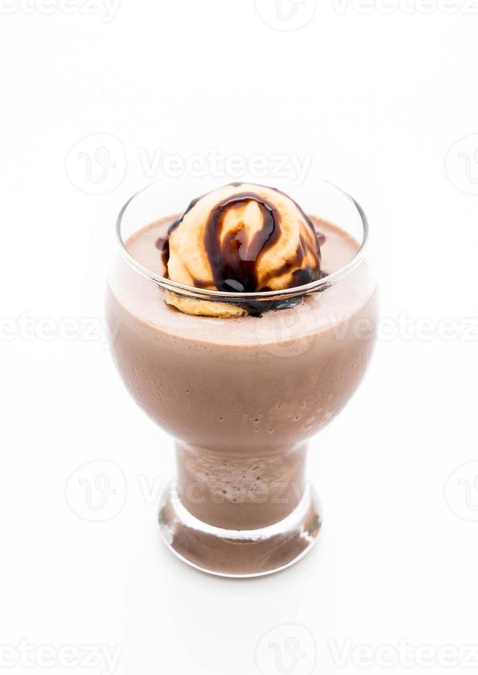 chocolade frappe met vanille ijs erop foto