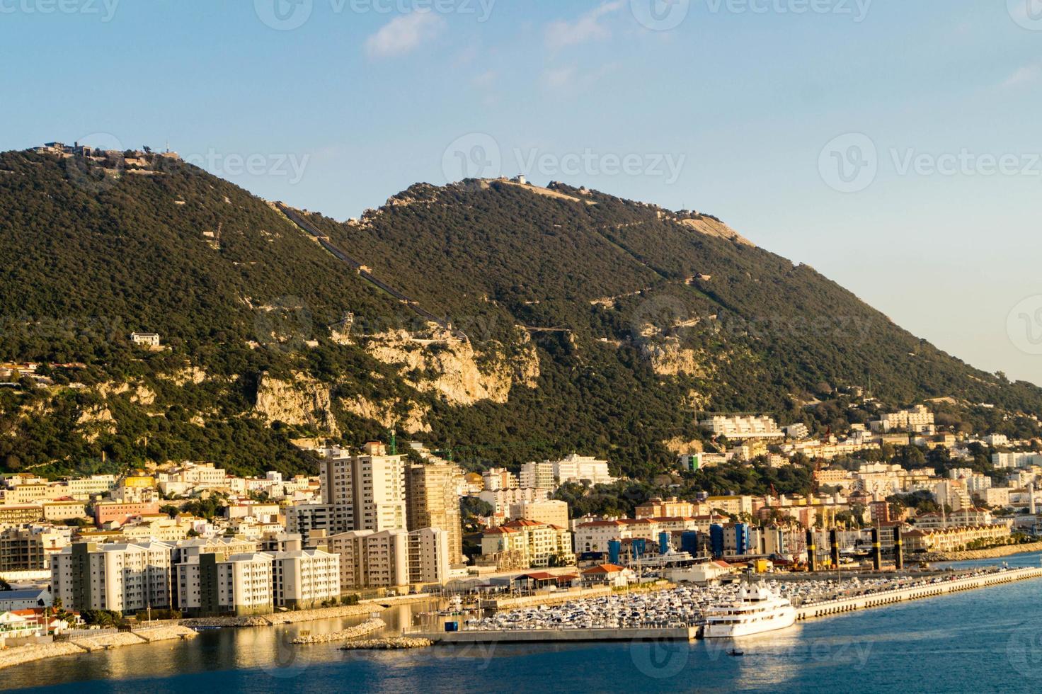 de windsorbrug in het natuurreservaat upper rock gibraltar foto