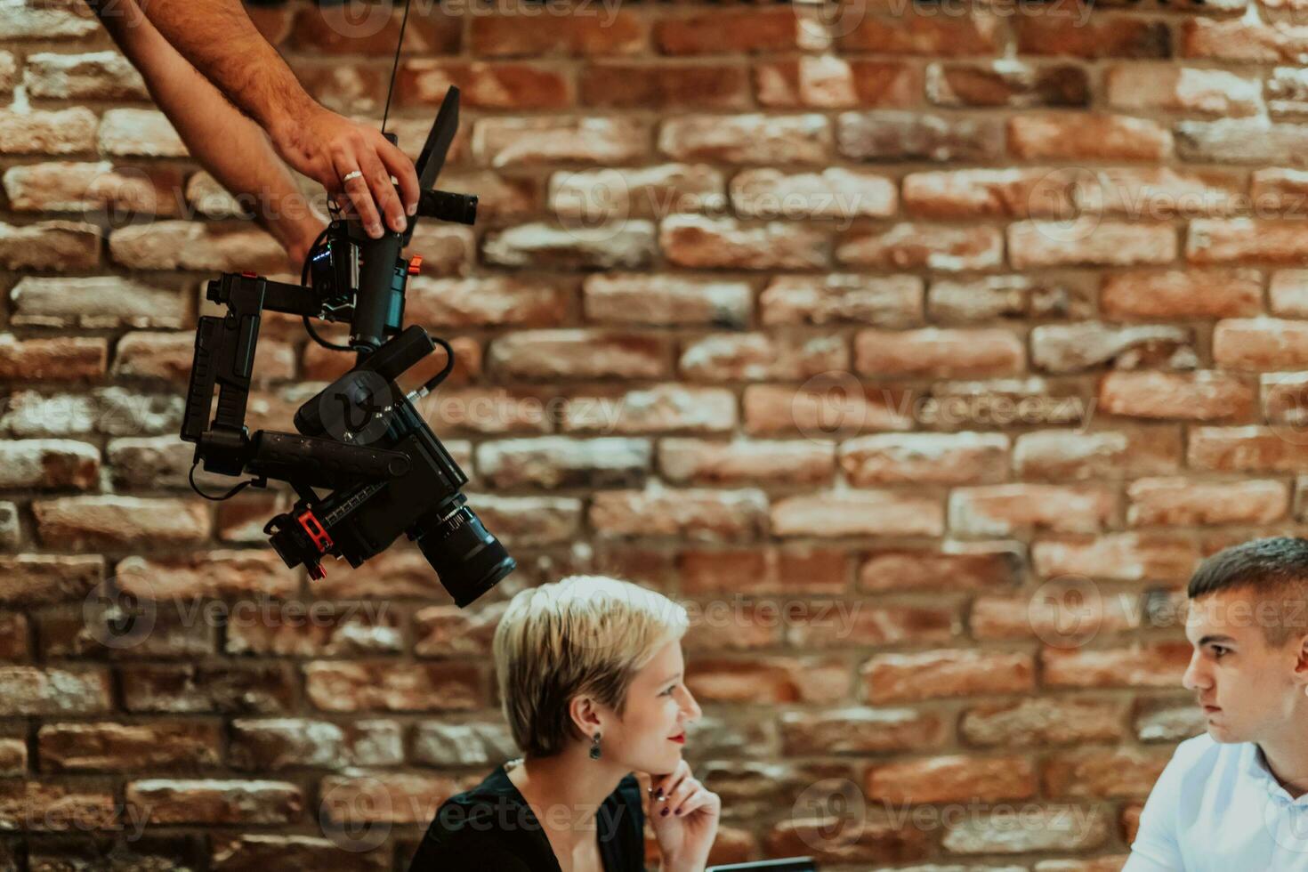 cameraman werken Aan professioneel camera nemen voorraad beeldmateriaal foto