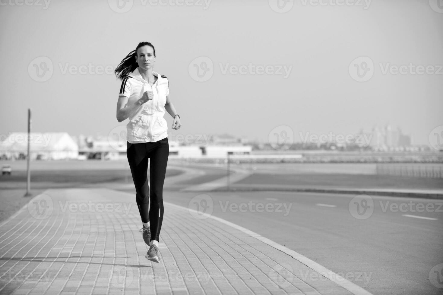 vrouw joggen in de ochtend foto