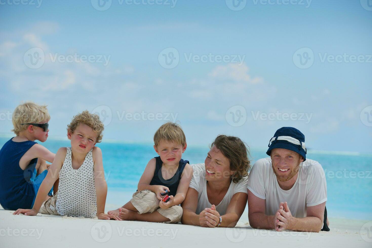 gelukkige familie op vakantie foto