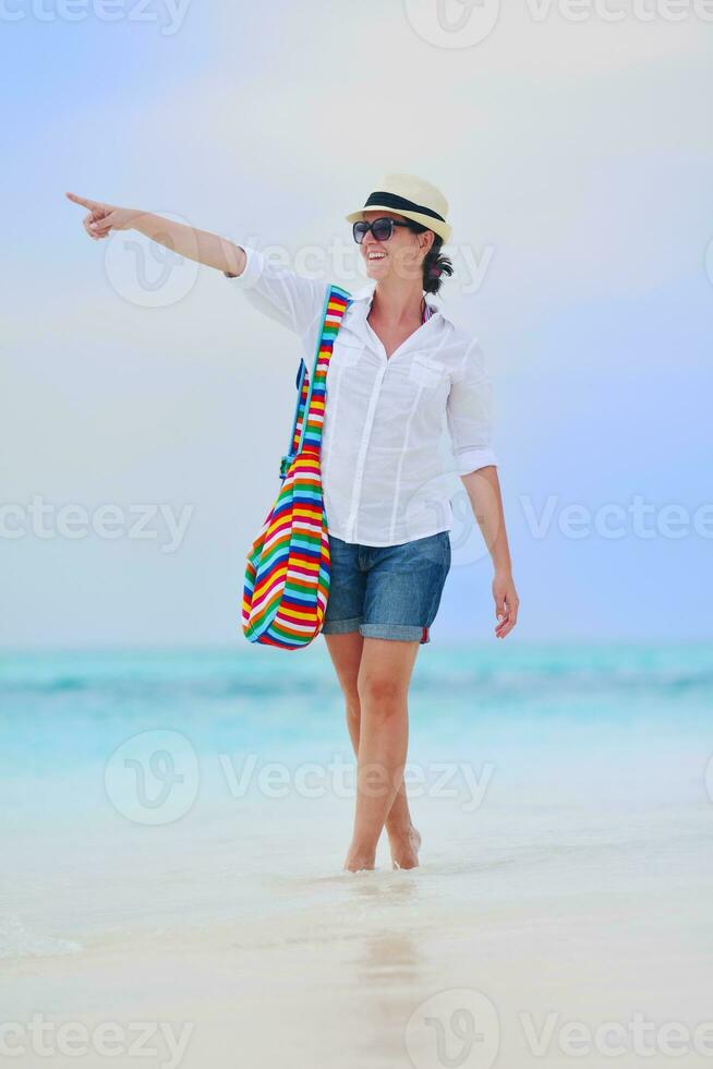 gelukkig vrouw genieten zomer vakantie foto