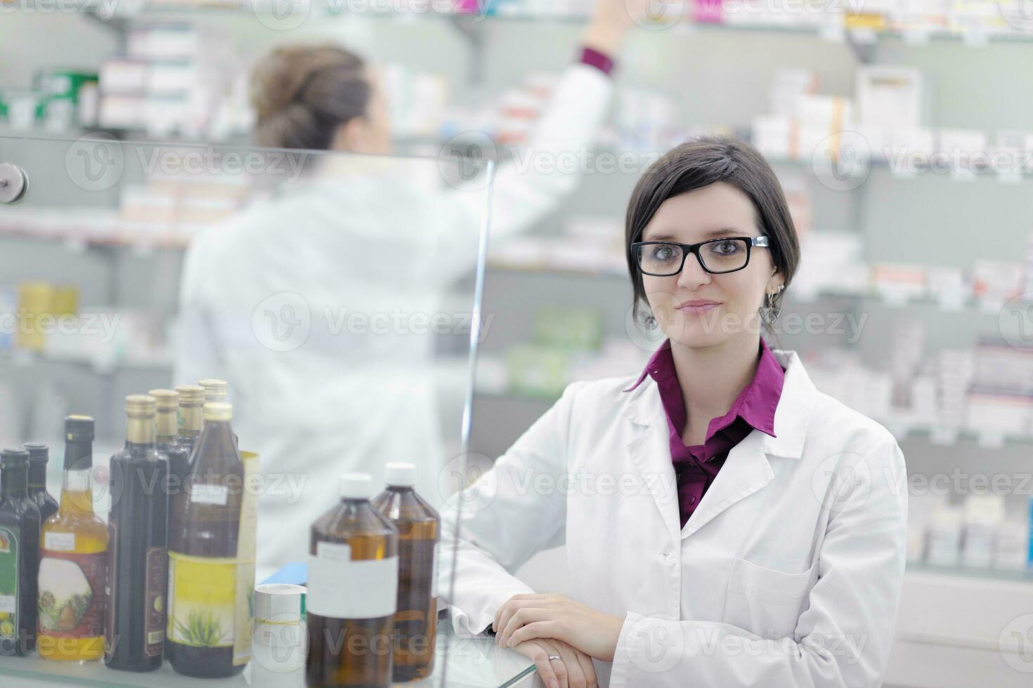 team van apotheker chemicus vrouw in apotheek apotheek foto