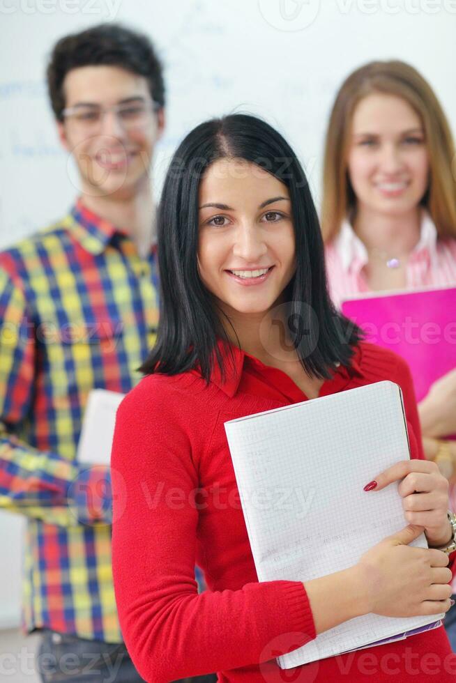 gelukkig tieners groep in school- foto