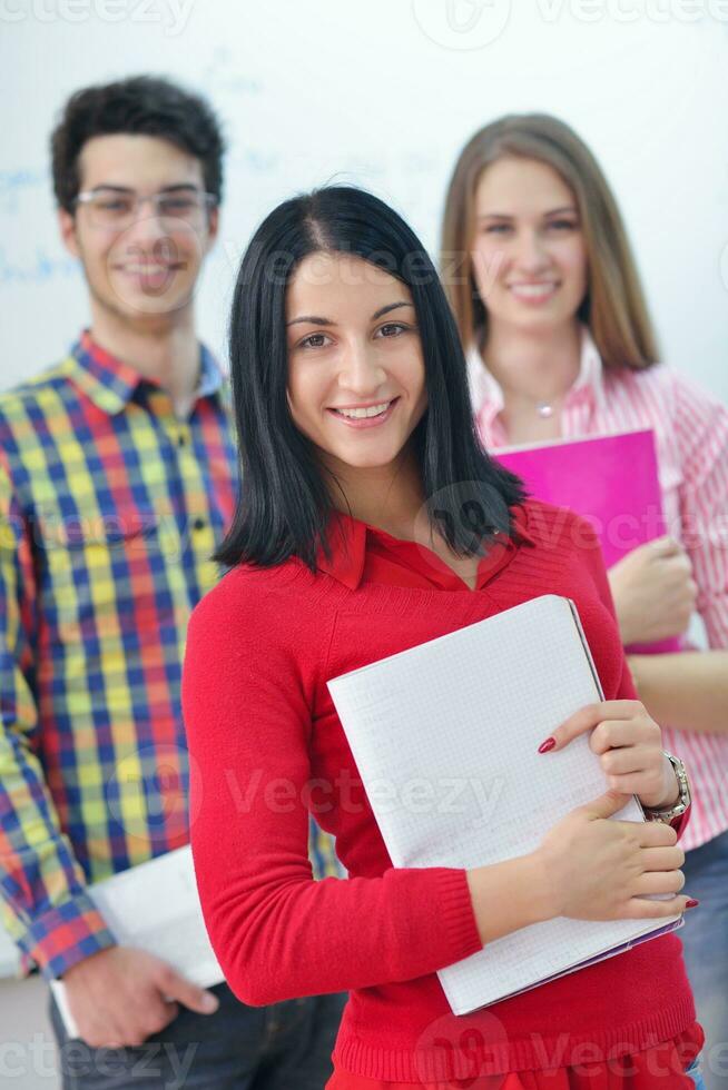 gelukkig tieners groep in school- foto