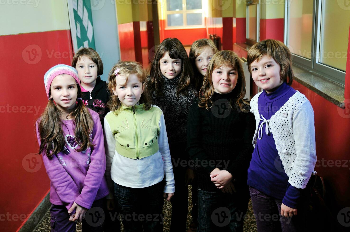 gelukkig kinderen groep in school- foto