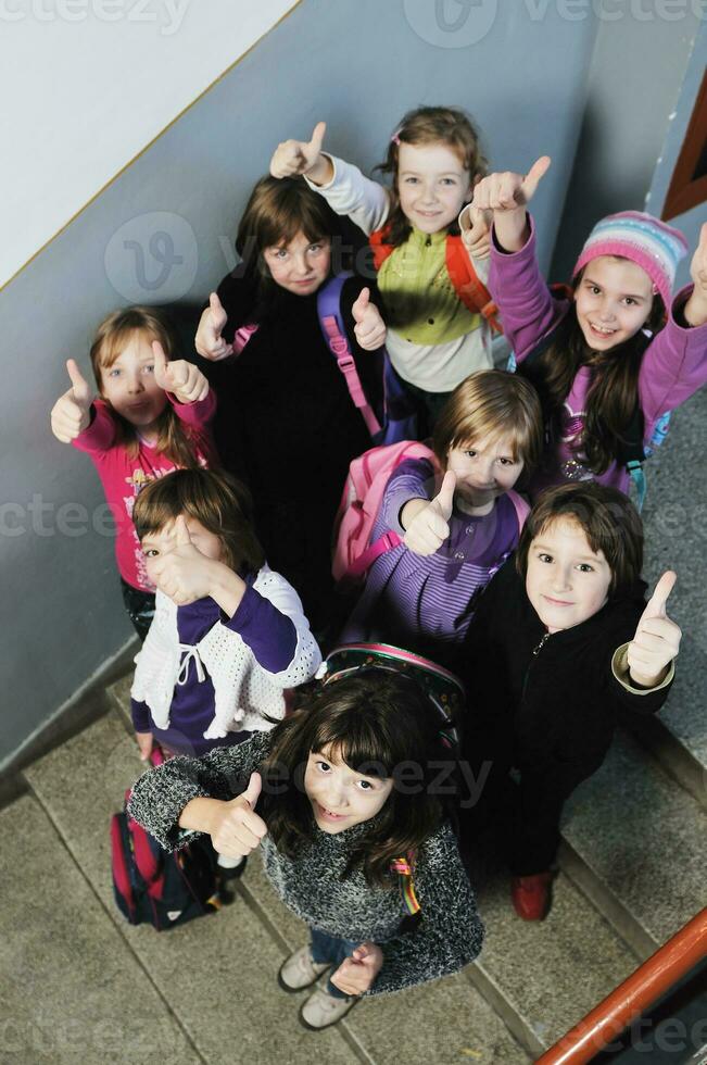 gelukkig kinderen groep in school- foto