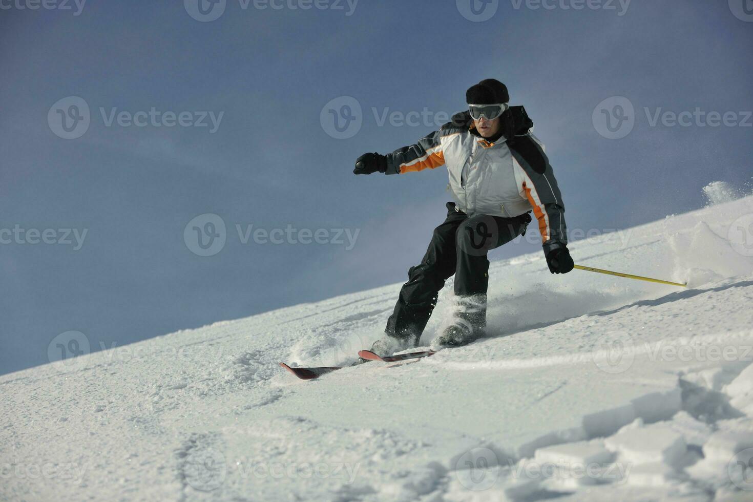 skiër vrij rijden foto