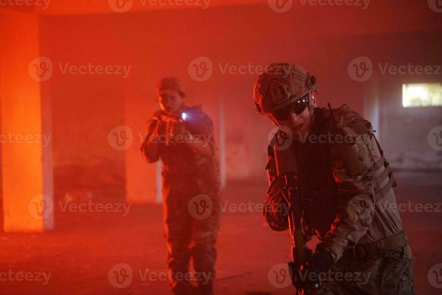 leger troepen in actie stedelijk milieu foto