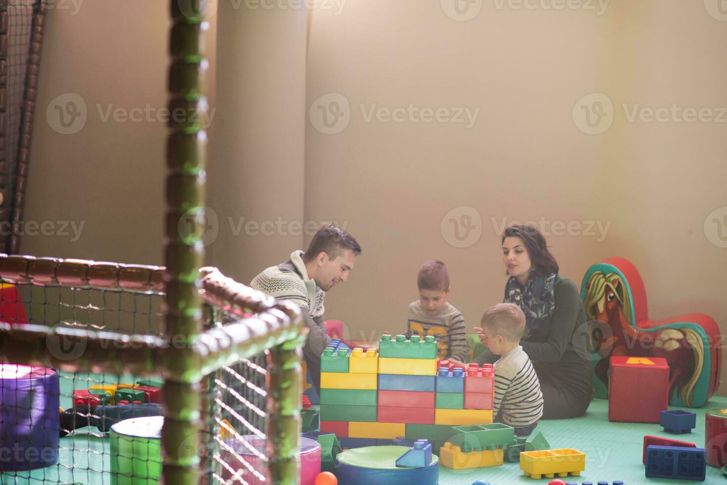 ouders hebben pret met kinderen foto