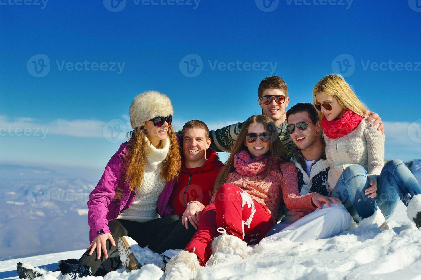 winter pret met jong mensen groep foto