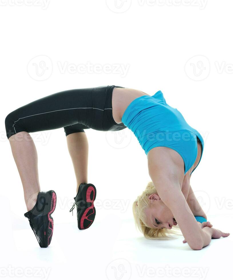 fitness en lichaamsbeweging met blonde vrouw foto