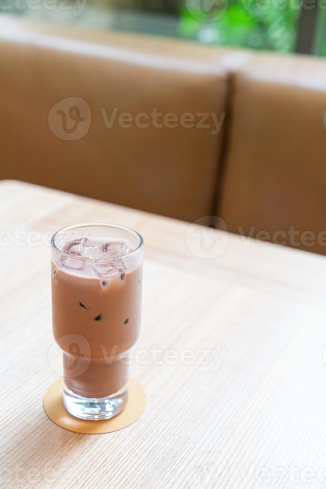 ijskoud donker chocoladeglas in café en restaurant van de coffeeshop foto