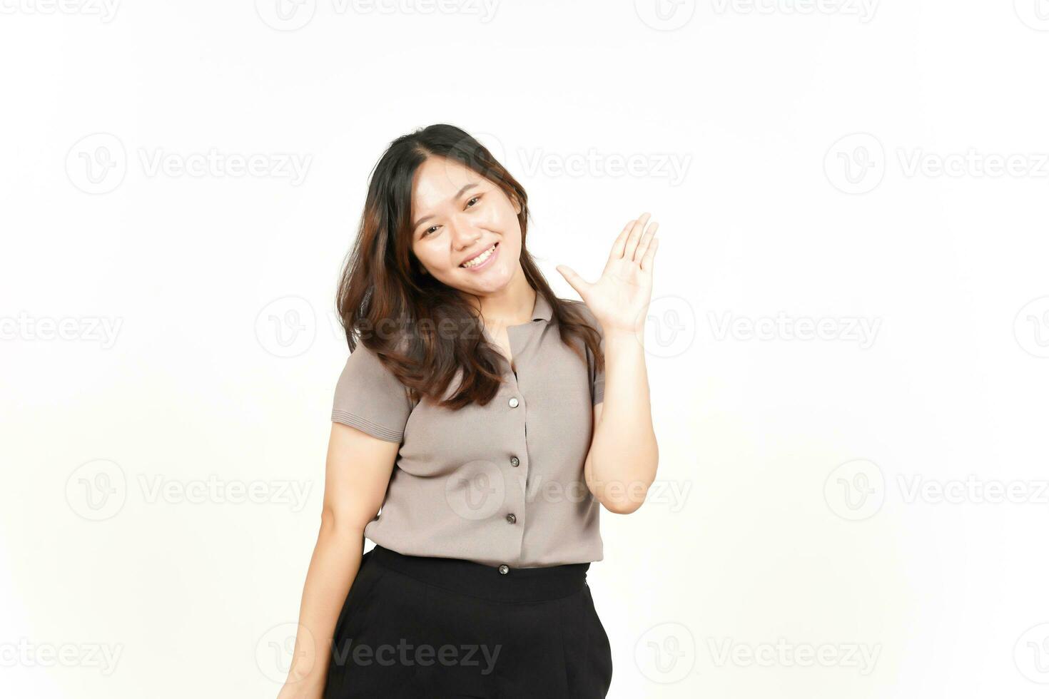 Hoi groet gebaar van mooi Aziatisch vrouw geïsoleerd Aan wit achtergrond foto