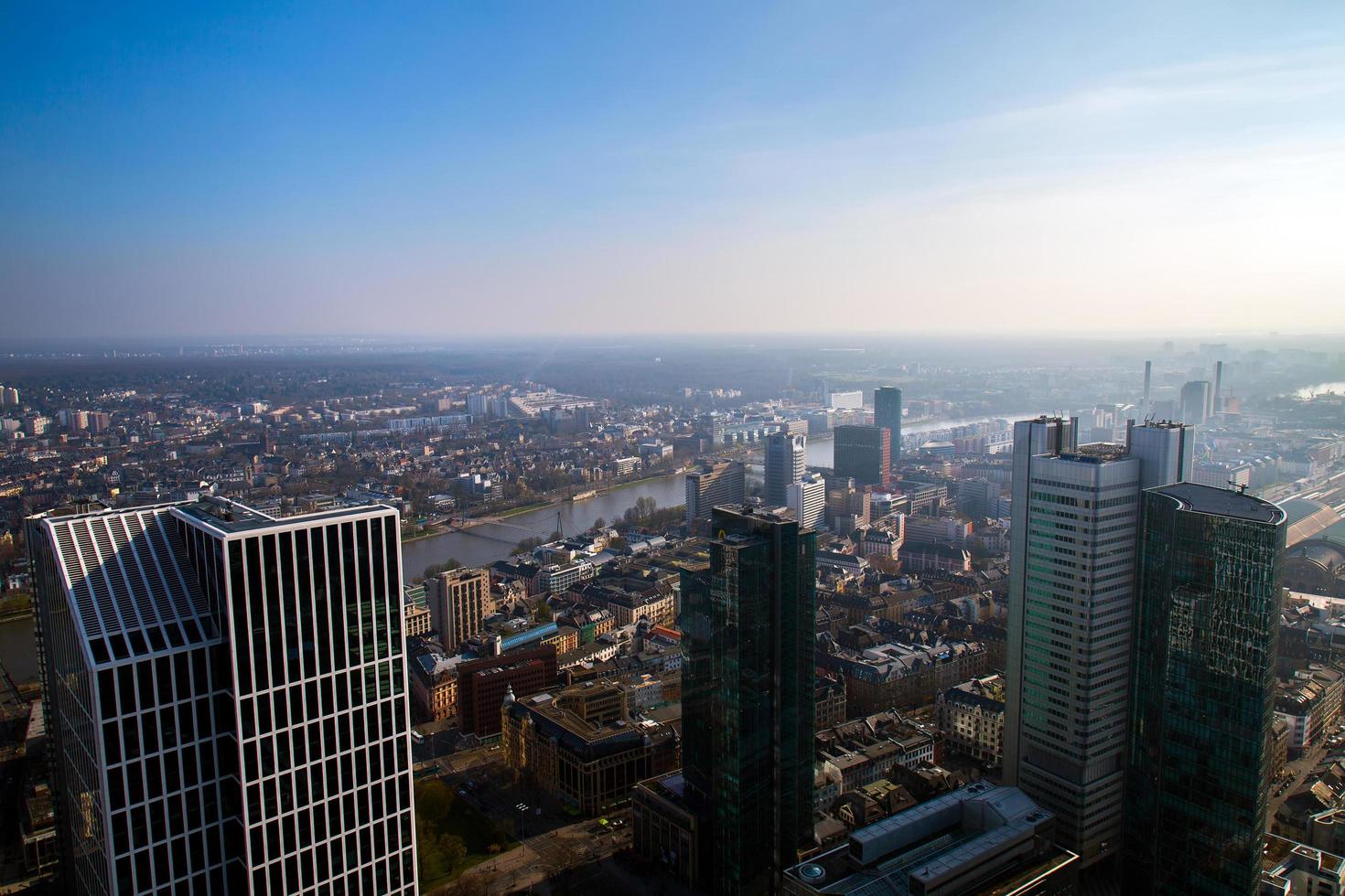 stadsgezicht uitzicht in frankfurt duitsland foto