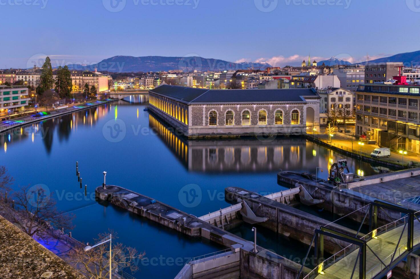 vriend, kathedraal toren en Rhône rivier, Genève, Zwitserland, hdr foto