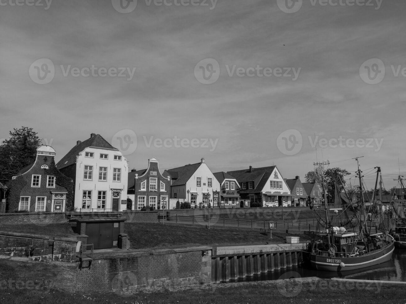 de dorp van groeten Bij de noorden zee foto