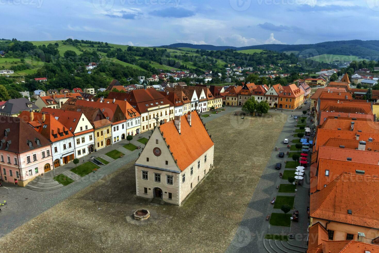 oud stad- plein in bardejov, Slowakije foto