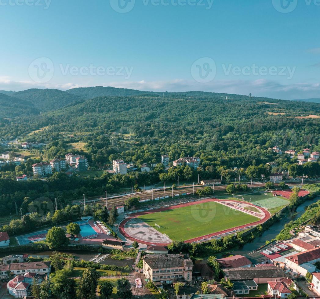 luchtfoto van dryanovo, bulgarije foto