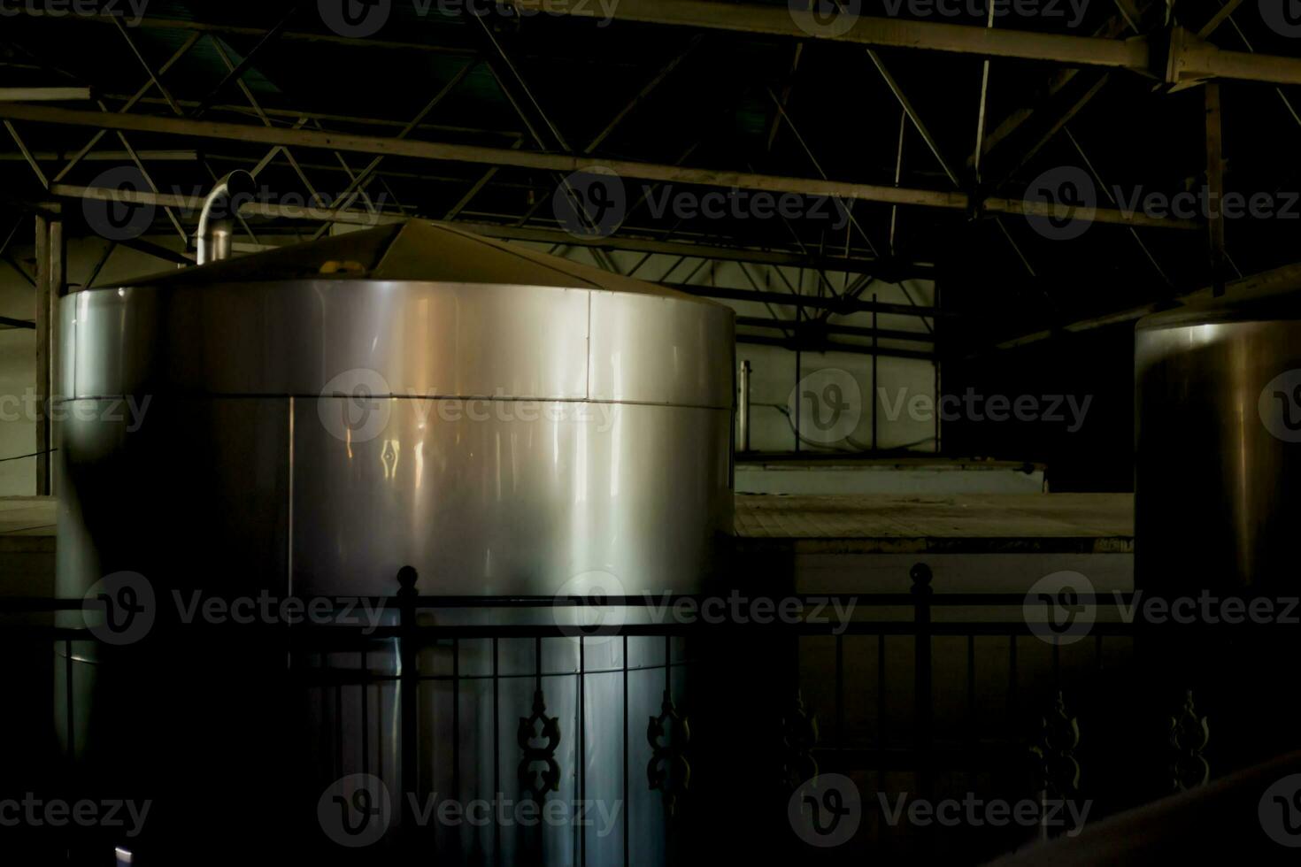 brouwerij roestvrij staal tanks. bedrijf concept gebrouwen bier, bier productie foto