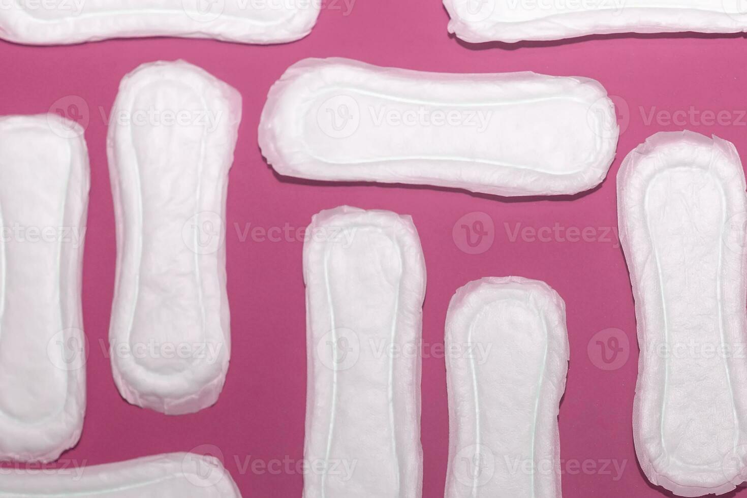 menstruatie- concept. menstruatie- stootkussens voor Dames. foto