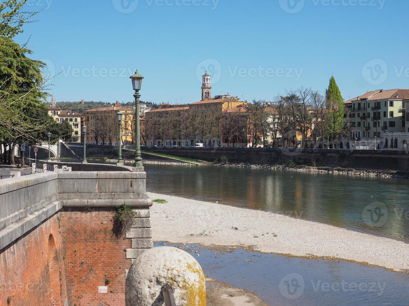 rivier adige in verona foto