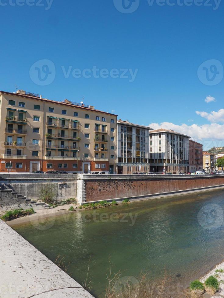 rivier adige in verona foto