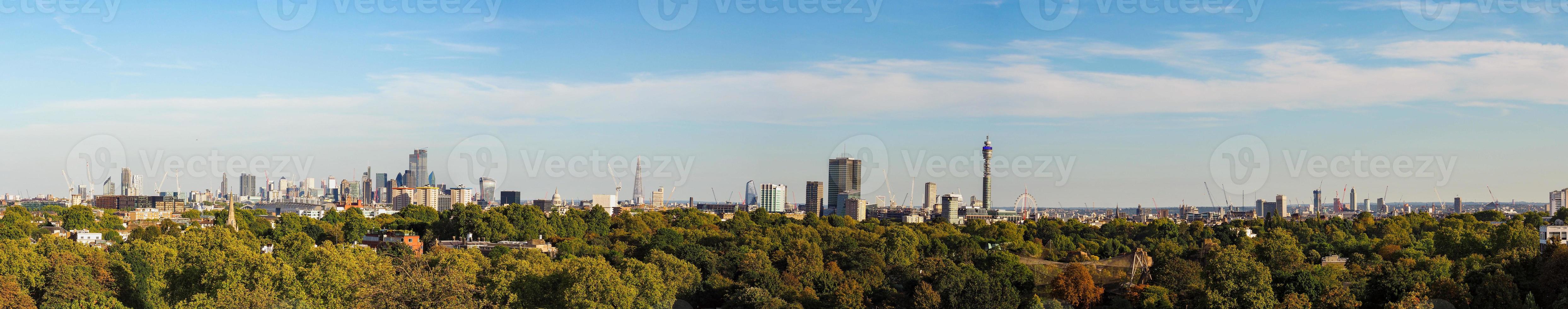 weids panoramisch uitzicht over londen vanaf de primrose hill foto