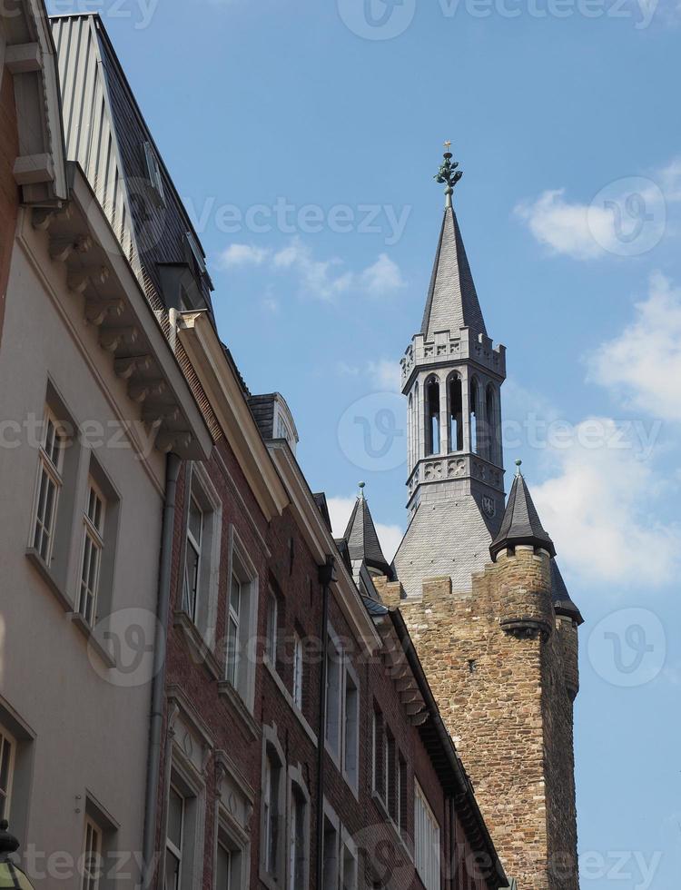 turm der alte pfalzanlage toren van de oude palts in aken foto