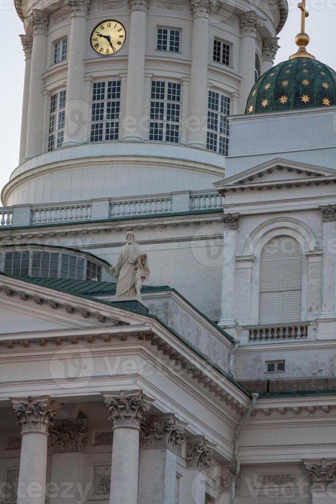 mooi Fins hoofdstad Helsinki zomer horizon visie met heilige nicholas kathedraal foto