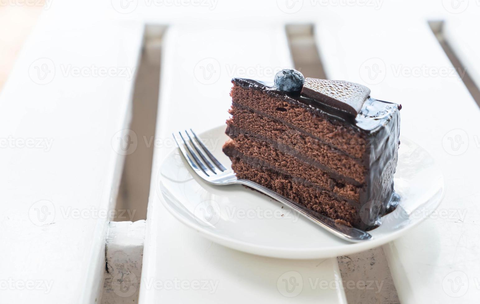 chocolade fudge cake in café foto