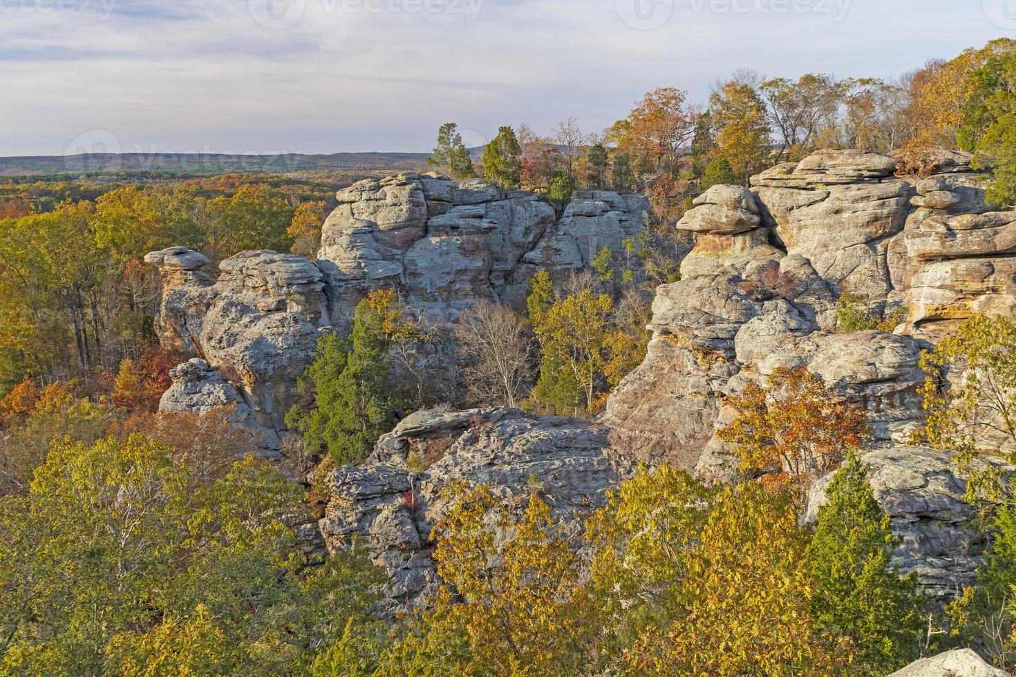 herfstkleuren tussen de rotsen foto