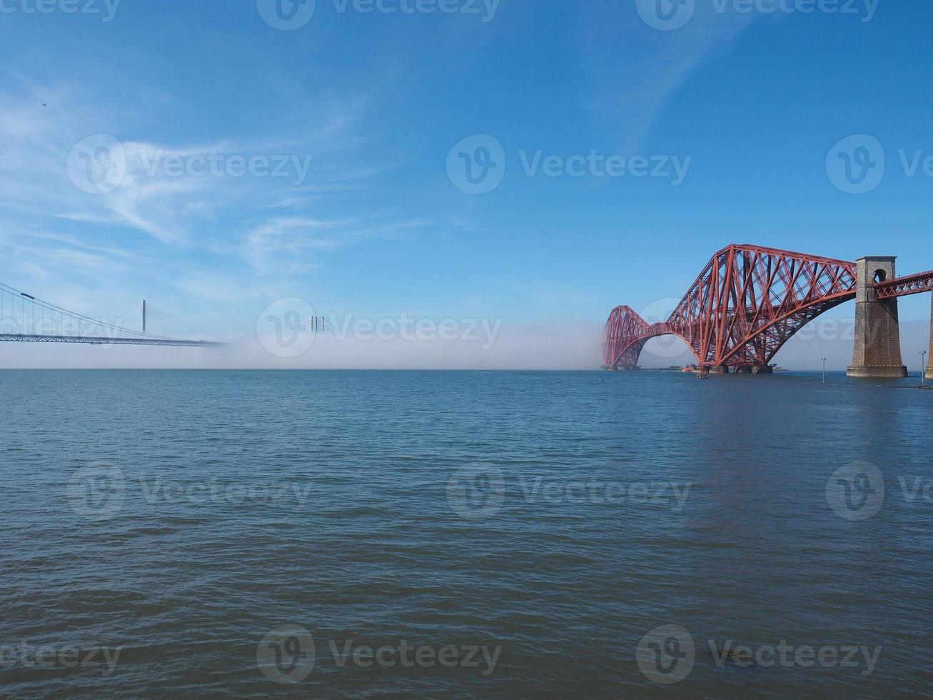 voorwaartse brug over Firth of Forth in Edinburgh foto