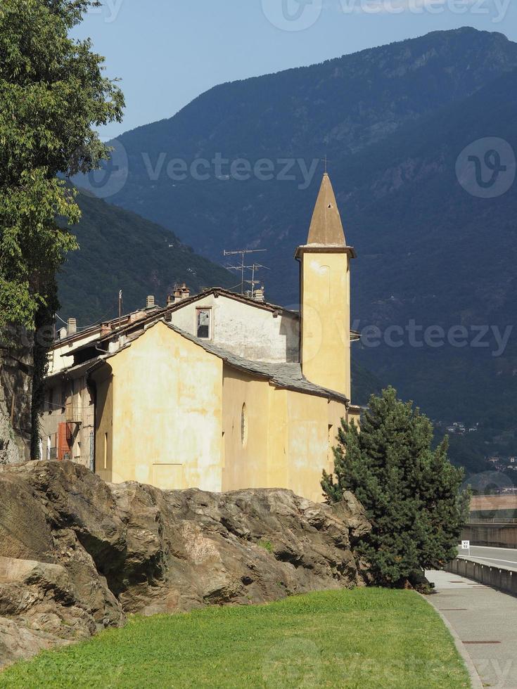 st orso kapel in het dorp donnas foto
