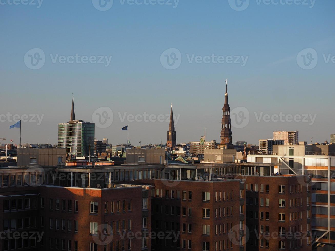 uitzicht op de skyline van hamburg foto