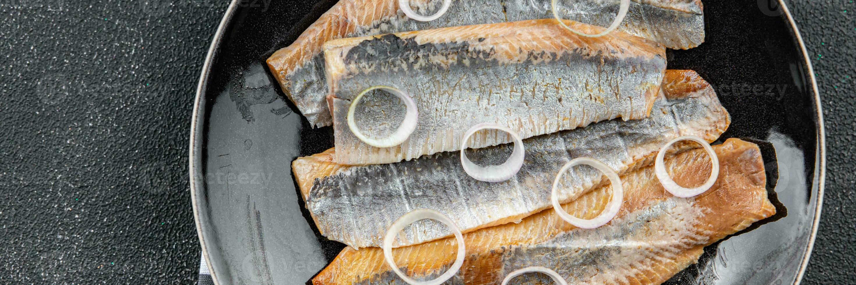 haring vers gezouten vis smakelijk zeevruchten gezond aan het eten Koken voorafje maaltijd voedsel tussendoortje pescetarisch eetpatroon Aan de tafel kopiëren ruimte foto