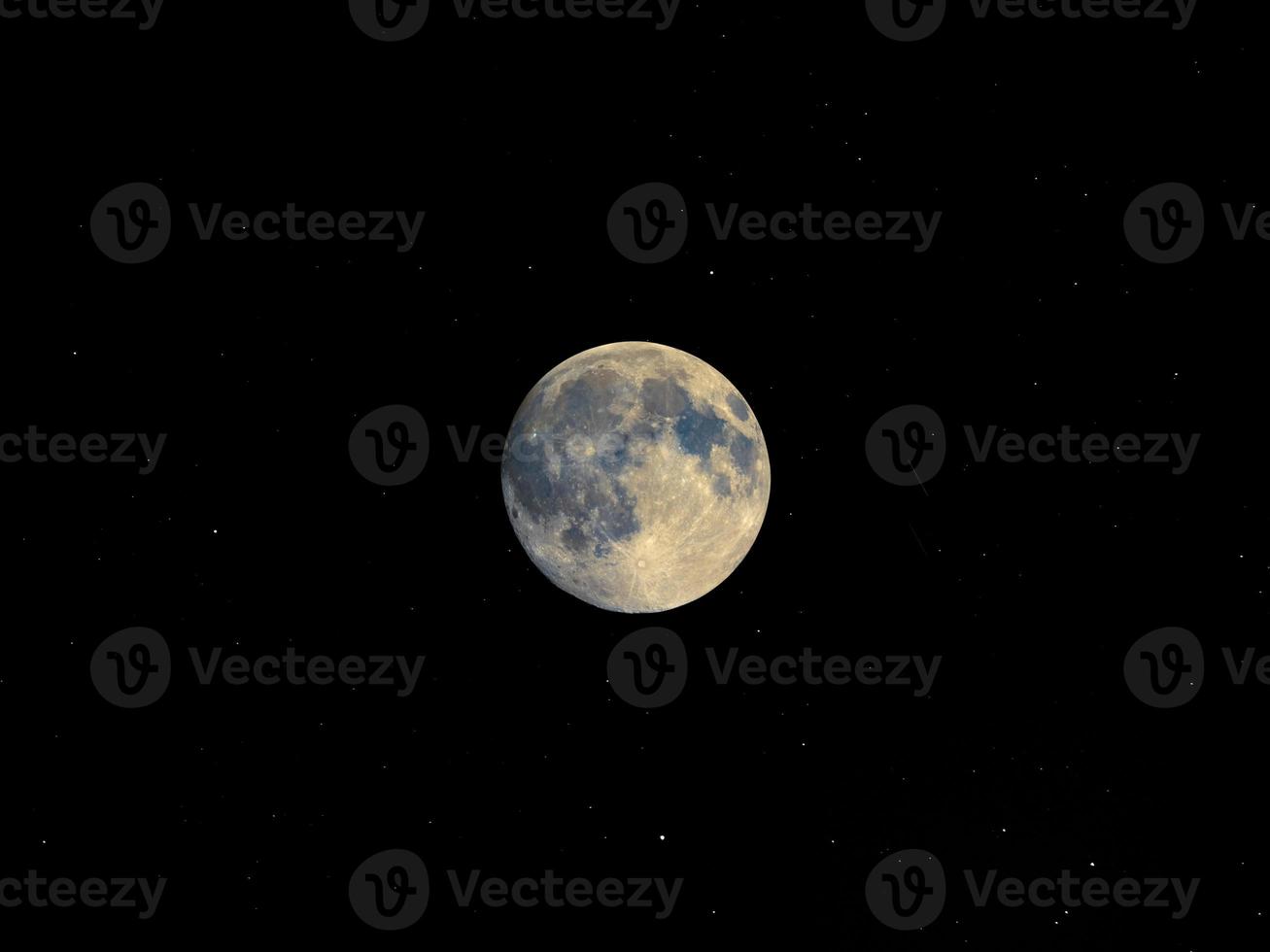 volle maan gezien met telescoop, sterrenhemel foto