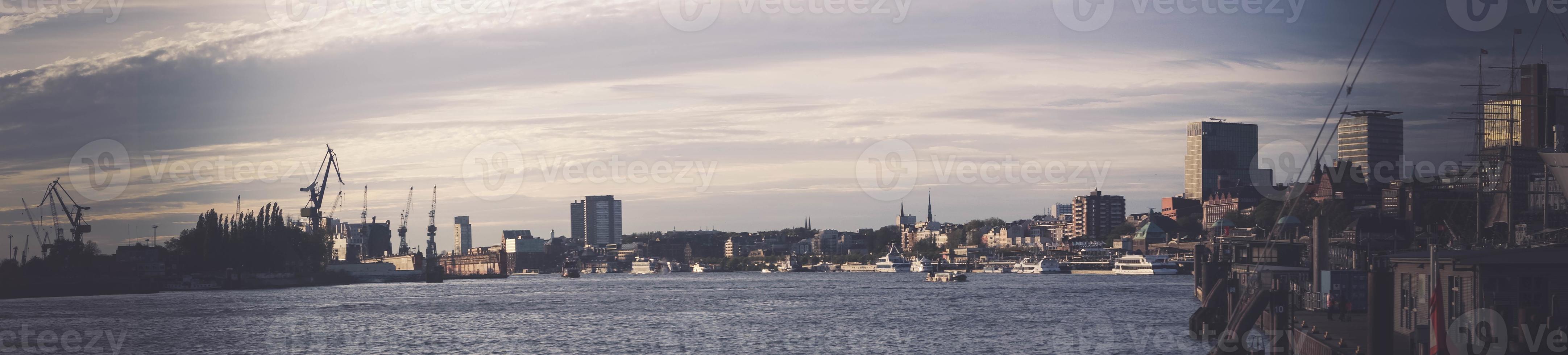 skyline van hamburg foto