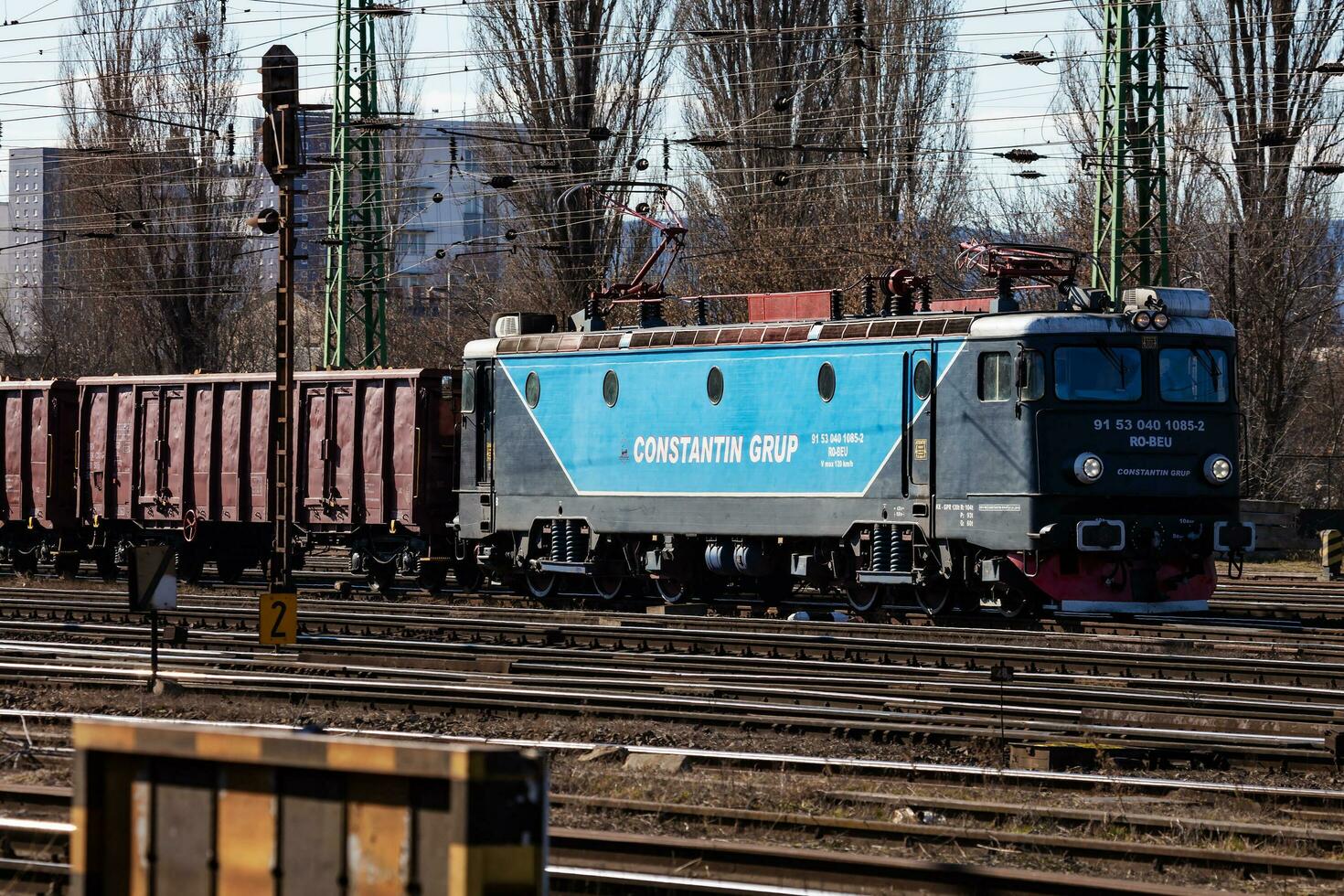 constantin groep. Internationale trein vervoer. lading vracht wagon Bij trein station. globaal vervoer en Verzenden. foto