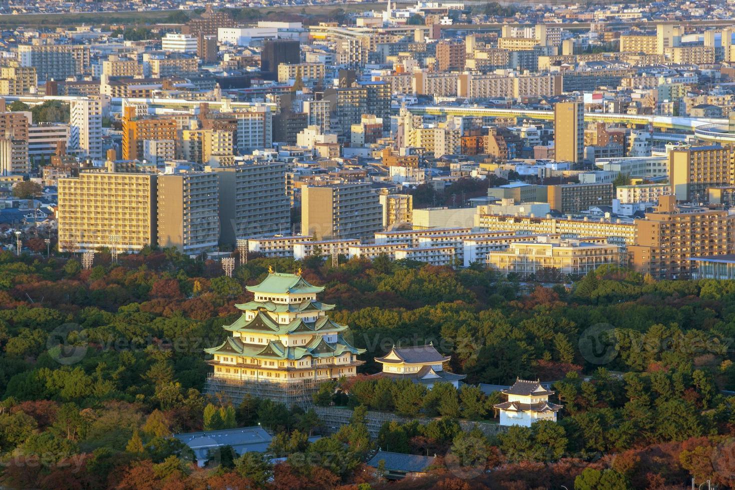 nagoya kasteel en skyline van de stad, japan foto