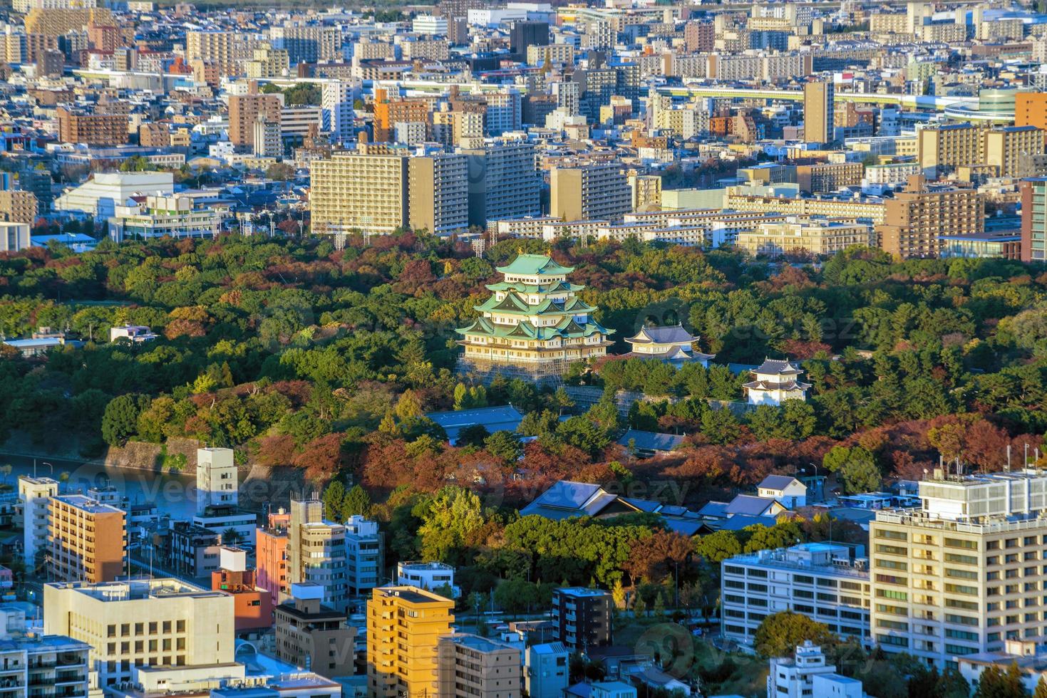 nagoya kasteel en skyline van de stad, japan foto