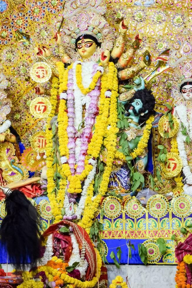 godin durga met traditionele look in close-up zicht op een zuid-kolkata durga puja, durga puja idool, een grootste hindoe navratri-festival in india foto