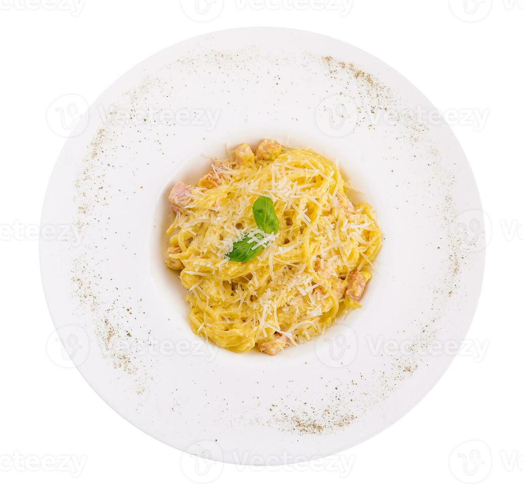 Carbonara pasta geïsoleerd Aan wit top visie foto