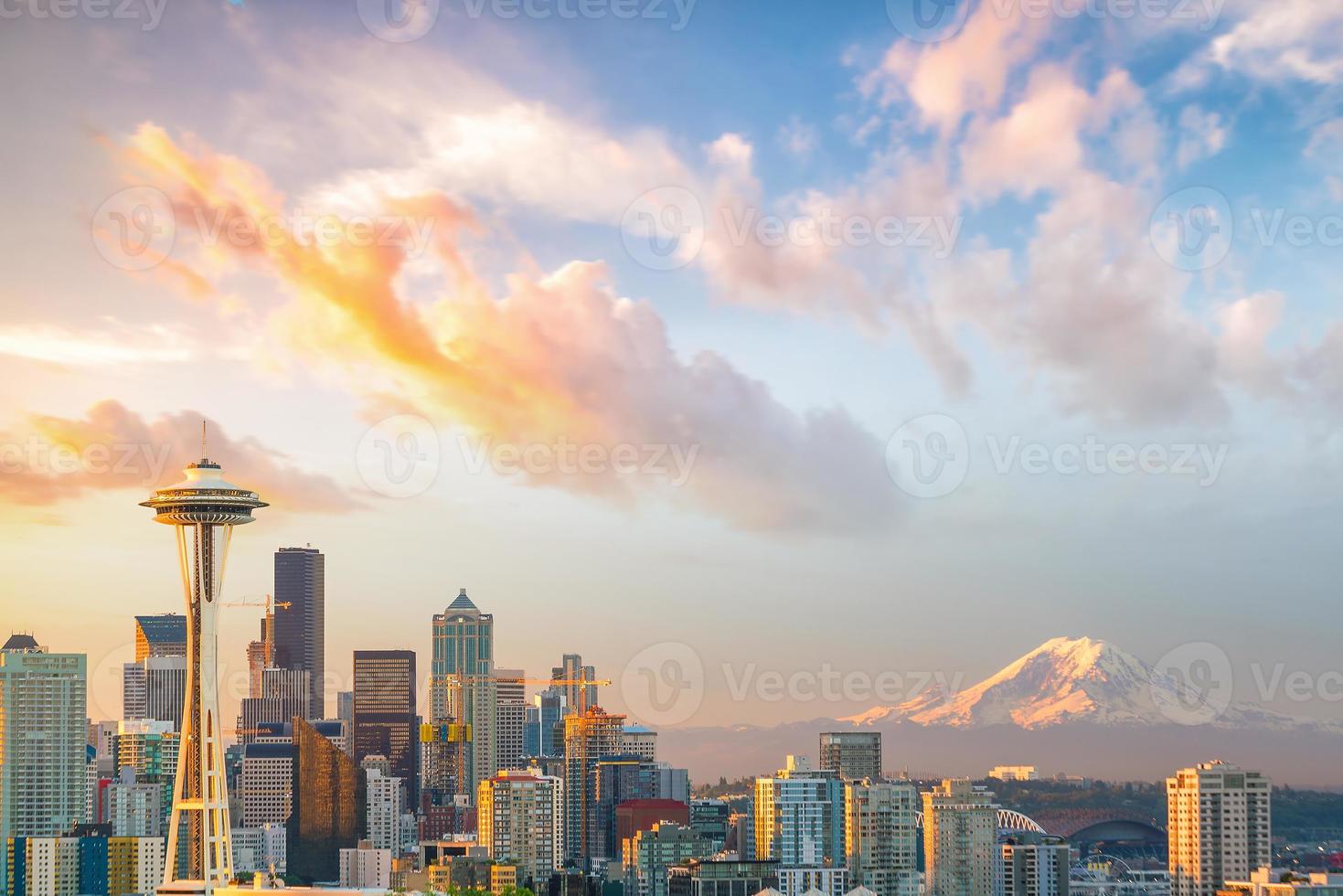 uitzicht op de skyline van de binnenstad van Seattle foto