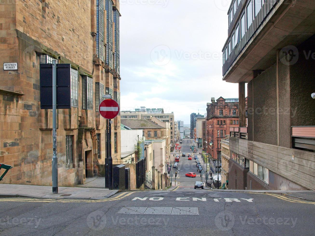 typische steile straat in Glasgow foto